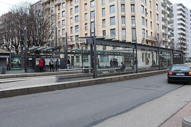 Lyon - Immobilier - CENTURY 21 Le 7 de Cœur - Station_Tramway_Jean_Macé