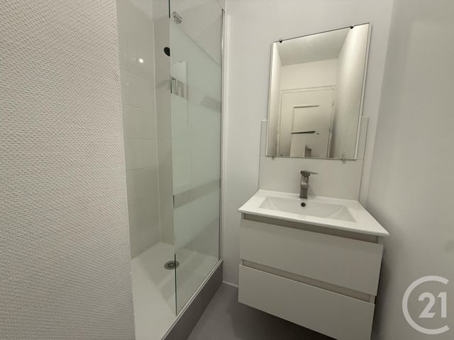 Appartement T2 à louer - 2 pièces - 45.36 m2 - LYON - 69007 - RHONE-ALPES - Century 21 Le 7 De Coeur