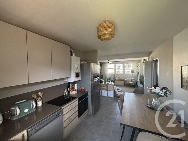Appartement F3 bis à louer - 3 pièces - 76.5 m2 - LYON - 69007 - RHONE-ALPES - Century 21 Le 7 De Coeur