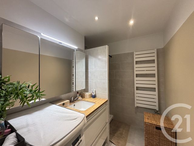 Appartement F3 bis à louer - 3 pièces - 76.5 m2 - LYON - 69007 - RHONE-ALPES - Century 21 Le 7 De Coeur