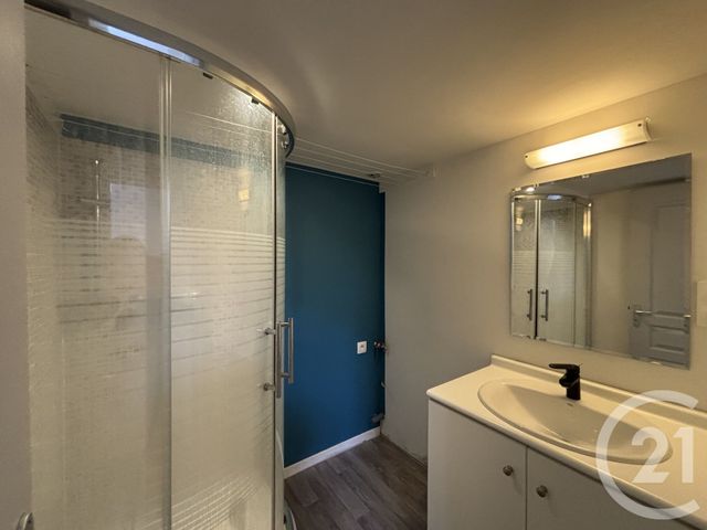 Appartement F3 à louer - 3 pièces - 45.0 m2 - ST FONS - 69 - RHONE-ALPES - Century 21 Le 7 De Coeur