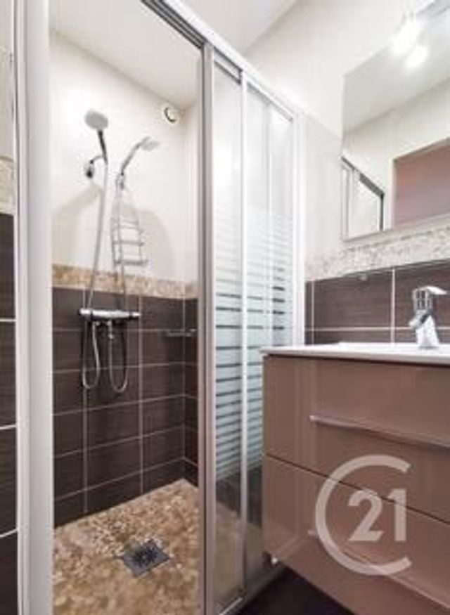 Appartement F3 à louer - 3 pièces - 70.7 m2 - LYON - 69003 - RHONE-ALPES - Century 21 Le 7 De Coeur