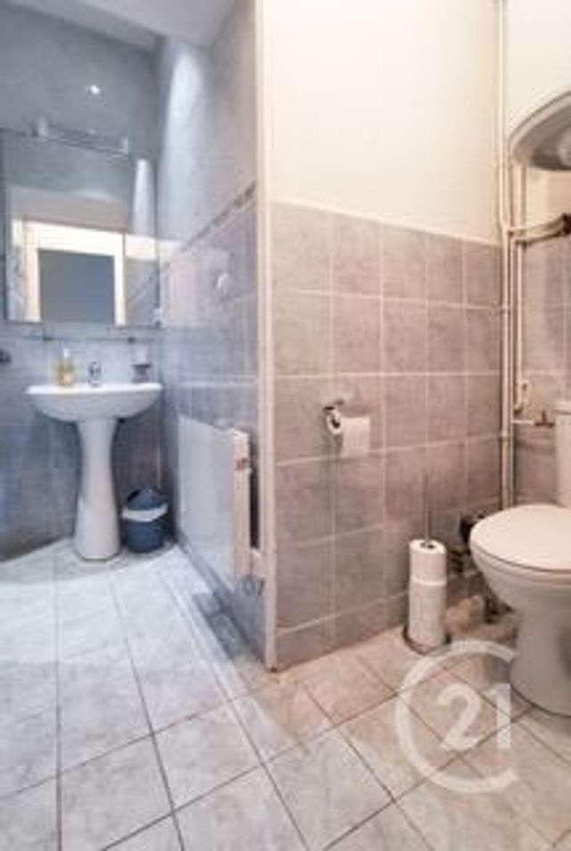 Appartement F3 à louer - 3 pièces - 70.7 m2 - LYON - 69003 - RHONE-ALPES - Century 21 Le 7 De Coeur