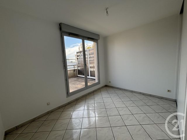 Appartement F3 à louer - 3 pièces - 75.99 m2 - LYON - 69007 - RHONE-ALPES - Century 21 Le 7 De Coeur