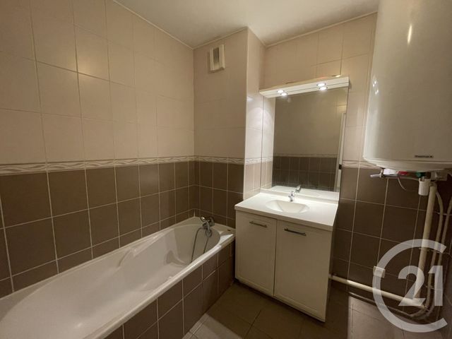 Appartement F2 à louer - 2 pièces - 39.34 m2 - VAULX EN VELIN - 69 - RHONE-ALPES - Century 21 Le 7 De Coeur