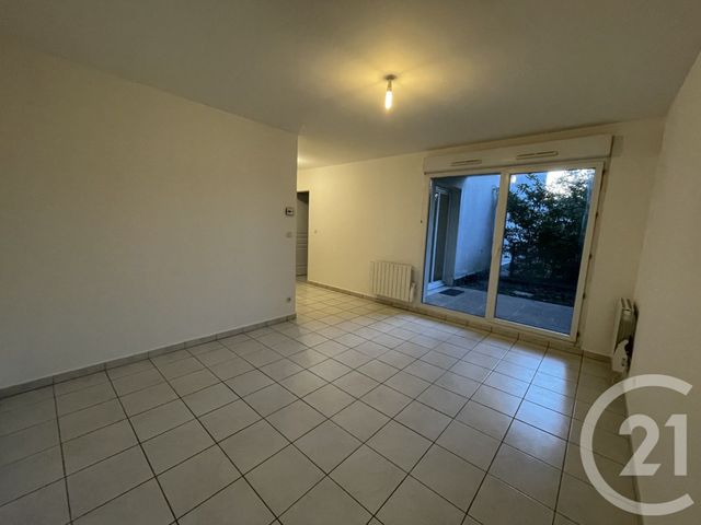 Appartement F2 à louer - 2 pièces - 39.34 m2 - VAULX EN VELIN - 69 - RHONE-ALPES - Century 21 Le 7 De Coeur