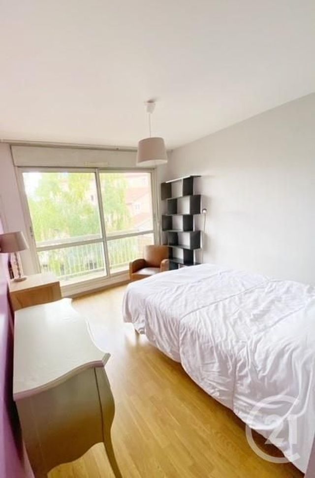 Afficher la photo en grand Appartement F3 à louer - 3 pièces - 70.0 m2 - VILLEURBANNE - 69 - RHONE-ALPES - Century 21 Le 7 De Coeur