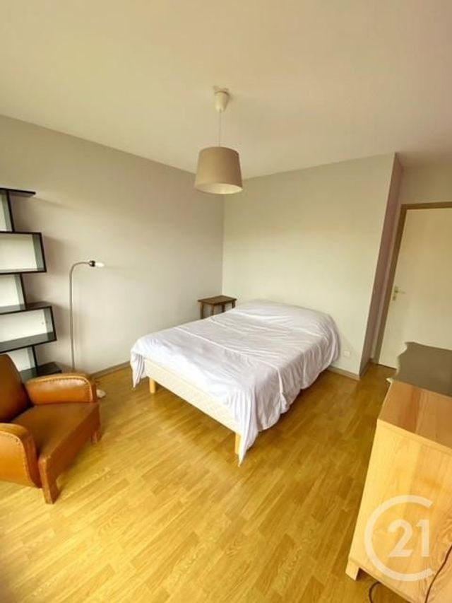 Afficher la photo en grand Appartement F3 à louer - 3 pièces - 70.0 m2 - VILLEURBANNE - 69 - RHONE-ALPES - Century 21 Le 7 De Coeur