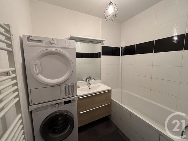 Appartement F3 à louer - 3 pièces - 63.82 m2 - VILLEURBANNE - 69 - RHONE-ALPES - Century 21 Le 7 De Coeur