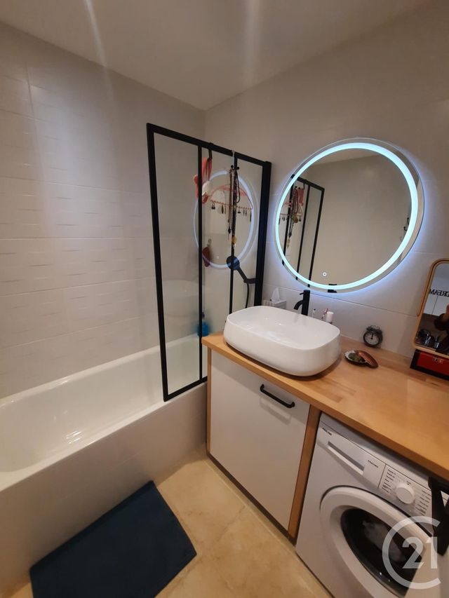 Appartement T2 à louer - 2 pièces - 49.97 m2 - LYON - 69007 - RHONE-ALPES - Century 21 Le 7 De Coeur