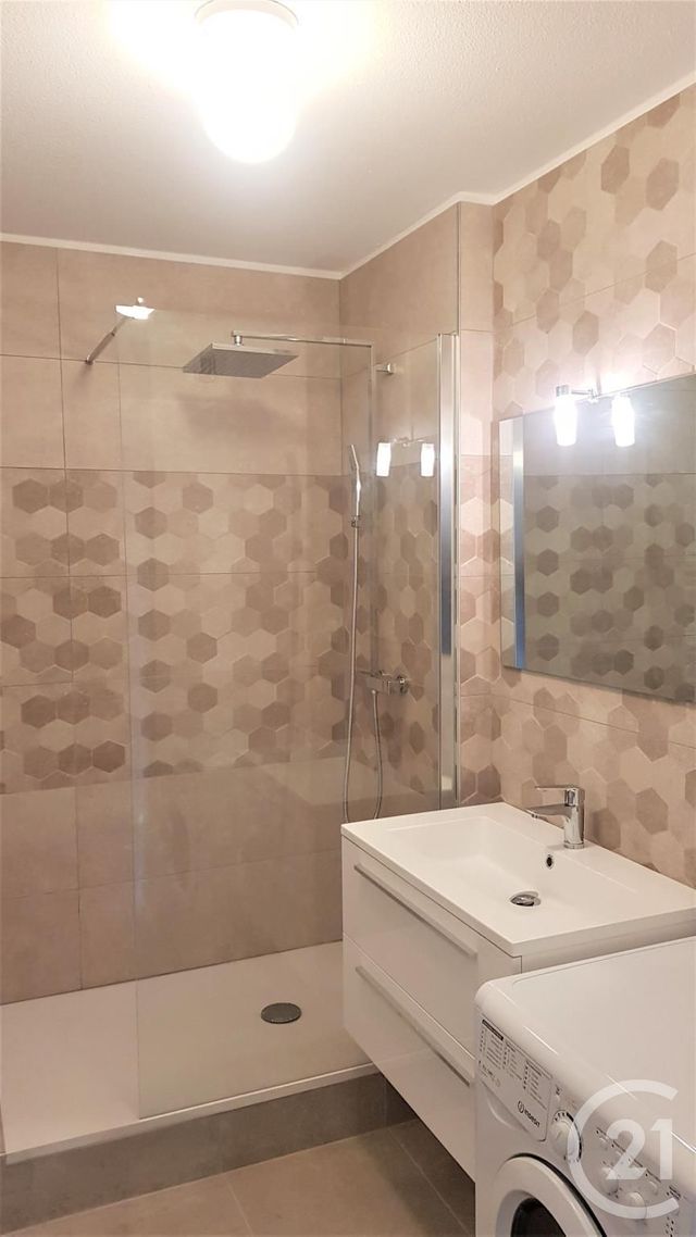 Appartement T3 à louer - 3 pièces - 63.5 m2 - LYON - 69007 - RHONE-ALPES - Century 21 Le 7 De Coeur