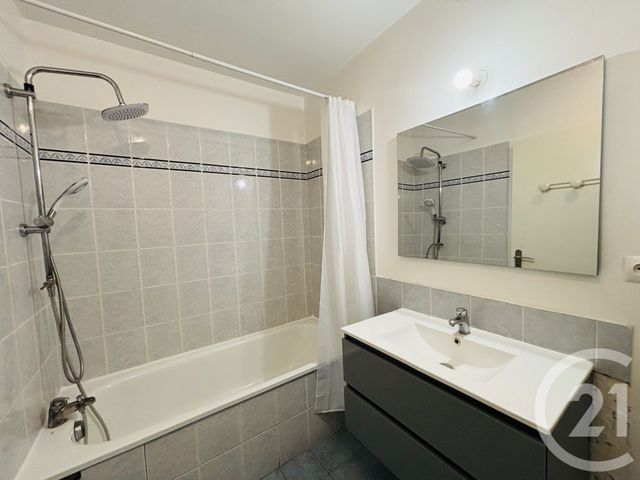 Appartement F2 à louer - 2 pièces - 37.32 m2 - VAULX EN VELIN - 69 - RHONE-ALPES - Century 21 Le 7 De Coeur