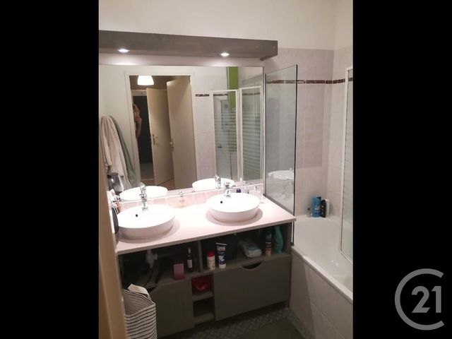 Appartement F3 à louer - 3 pièces - 70.26 m2 - LYON - 69003 - RHONE-ALPES - Century 21 Le 7 De Coeur
