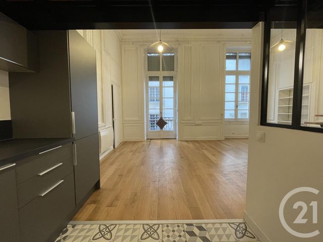 Appartement F1 bis à louer - 2 pièces - 52.58 m2 - LYON - 69002 - RHONE-ALPES - Century 21 Le 7 De Coeur