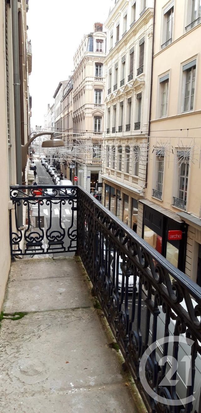 Appartement F1 bis à louer - 2 pièces - 52.58 m2 - LYON - 69002 - RHONE-ALPES - Century 21 Le 7 De Coeur