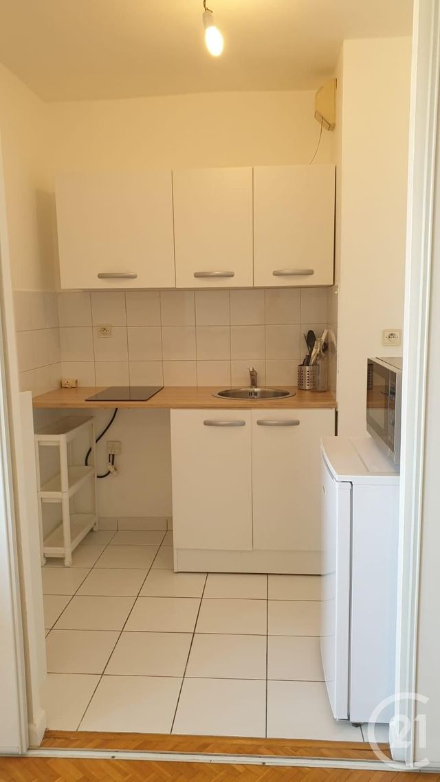 Appartement F1 à louer - 1 pièce - 33.2 m2 - LYON - 69008 - RHONE-ALPES - Century 21 Le 7 De Coeur