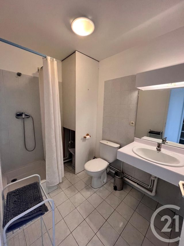 Appartement F1 à louer - 1 pièce - 33.2 m2 - LYON - 69008 - RHONE-ALPES - Century 21 Le 7 De Coeur