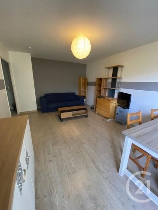 Appartement T2 à louer - 2 pièces - 49.73 m2 - VILLEURBANNE - 69 - RHONE-ALPES - Century 21 Le 7 De Coeur