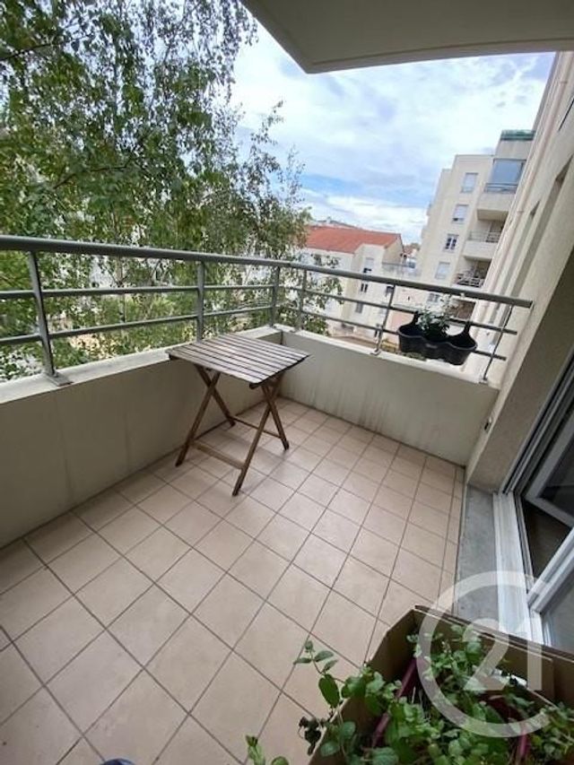 Appartement T2 à louer - 2 pièces - 49.73 m2 - VILLEURBANNE - 69 - RHONE-ALPES - Century 21 Le 7 De Coeur