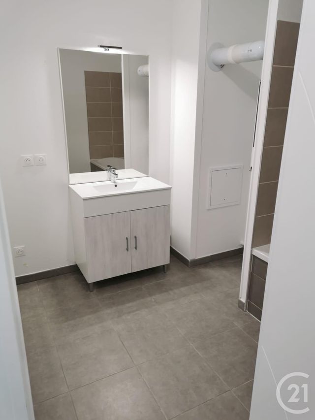 Appartement F2 à louer - 2 pièces - 53.83 m2 - LYON - 69008 - RHONE-ALPES - Century 21 Le 7 De Coeur