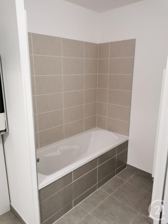 Appartement F2 à louer - 2 pièces - 53.83 m2 - LYON - 69008 - RHONE-ALPES - Century 21 Le 7 De Coeur