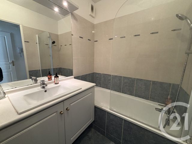 Appartement à louer - 2 pièces - 42.54 m2 - VILLEURBANNE - 69 - RHONE-ALPES - Century 21 Le 7 De Coeur