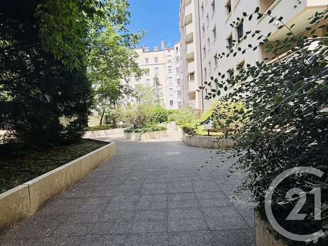 Appartement F4 à louer - 4 pièces - 86.18 m2 - LYON - 69007 - RHONE-ALPES - Century 21 Le 7 De Coeur