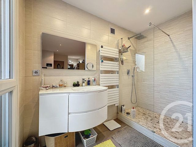 maison à louer - 5 pièces - 119.88 m2 - LYON - 69008 - RHONE-ALPES - Century 21 Le 7 De Coeur