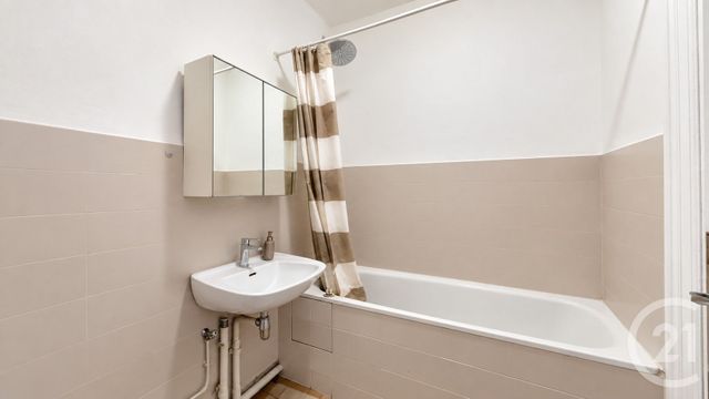 Appartement T4 à louer - 3 pièces - 98.93 m2 - LYON - 69007 - RHONE-ALPES - Century 21 Le 7 De Coeur