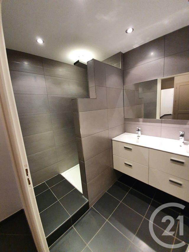 Appartement T3 à louer - 3 pièces - 70.69 m2 - LYON - 69003 - RHONE-ALPES - Century 21 Le 7 De Coeur
