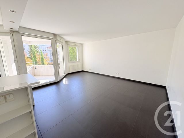 Appartement T3 à louer - 3 pièces - 70.69 m2 - LYON - 69003 - RHONE-ALPES - Century 21 Le 7 De Coeur