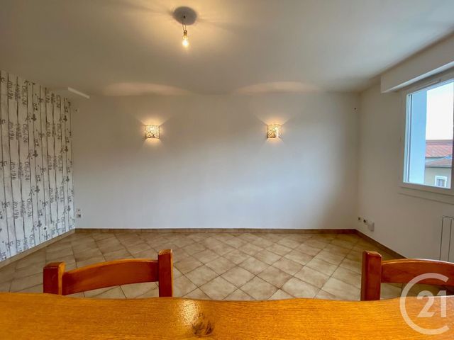 Appartement T2 à louer - 2 pièces - 46.75 m2 - GENAS - 69 - RHONE-ALPES - Century 21 Le 7 De Coeur
