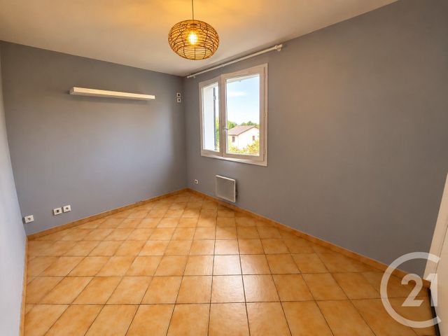 Appartement T2 à louer - 2 pièces - 46.75 m2 - GENAS - 69 - RHONE-ALPES - Century 21 Le 7 De Coeur