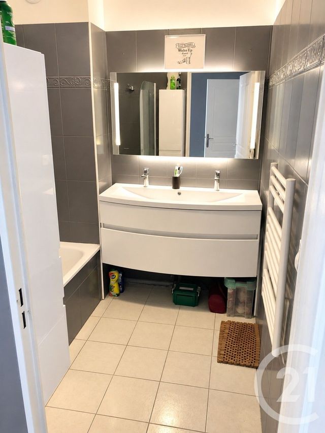 Appartement F3 à louer - 3 pièces - 72.88 m2 - LYON - 69007 - RHONE-ALPES - Century 21 Le 7 De Coeur