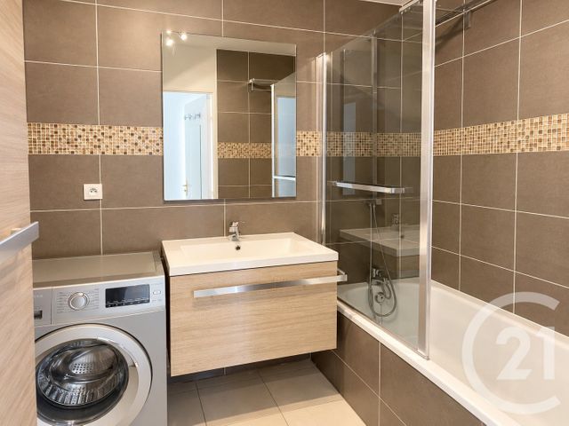 Appartement T3 à louer - 3 pièces - 73.09 m2 - LYON - 69003 - RHONE-ALPES - Century 21 Le 7 De Coeur