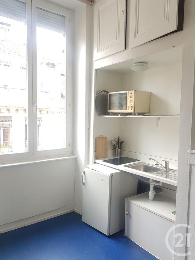 Studio à louer - 1 pièce - 35.0 m2 - LYON - 69007 - RHONE-ALPES - Century 21 Le 7 De Coeur Studio à louer - 1 pièce - 35.0 m2 - LYON - 69007 - RHONE-ALPES - Century 21 Le 7 De Coeur