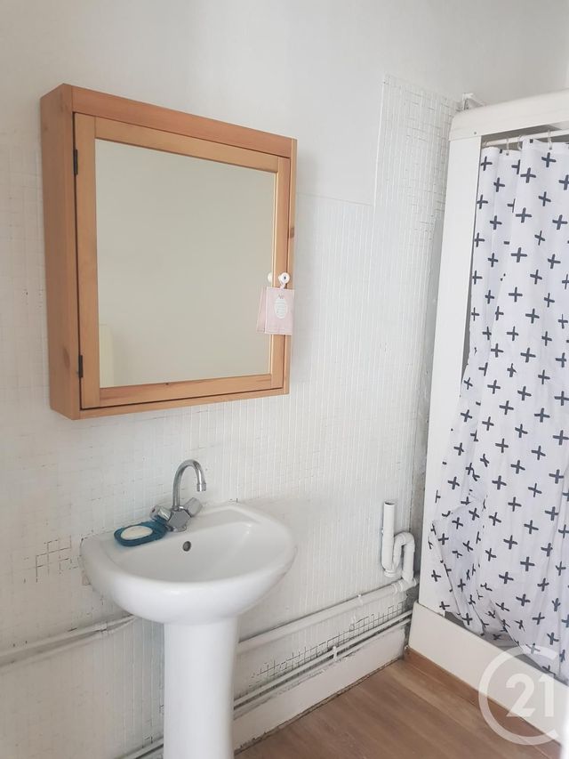 Studio à louer - 1 pièce - 35.0 m2 - LYON - 69007 - RHONE-ALPES - Century 21 Le 7 De Coeur Studio à louer - 1 pièce - 35.0 m2 - LYON - 69007 - RHONE-ALPES - Century 21 Le 7 De Coeur