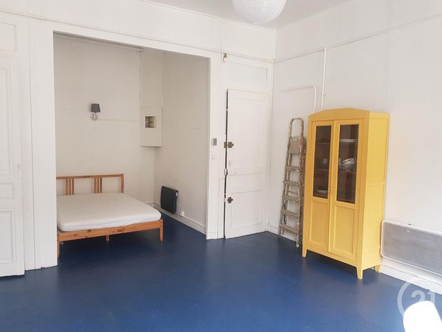 Studio à louer - 1 pièce - 35.0 m2 - LYON - 69007 - RHONE-ALPES - Century 21 Le 7 De Coeur Studio à louer - 1 pièce - 35.0 m2 - LYON - 69007 - RHONE-ALPES - Century 21 Le 7 De Coeur
