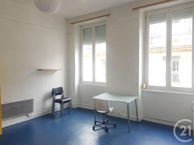 Studio à louer - 1 pièce - 35.0 m2 - LYON - 69007 - RHONE-ALPES - Century 21 Le 7 De Coeur Studio à louer - 1 pièce - 35.0 m2 - LYON - 69007 - RHONE-ALPES - Century 21 Le 7 De Coeur