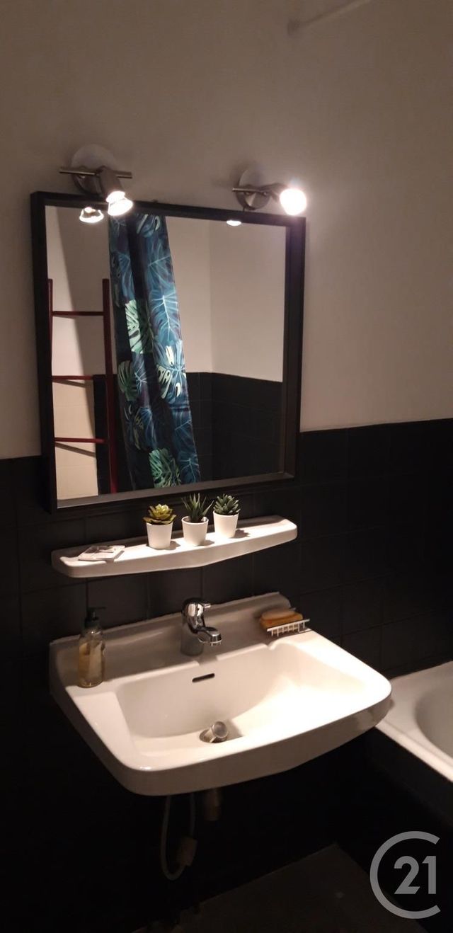 Appartement F2 à louer - 2 pièces - 50.17 m2 - LYON - 69007 - RHONE-ALPES - Century 21 Le 7 De Coeur Appartement F2 à louer - 2 pièces - 50.17 m2 - LYON - 69007 - RHONE-ALPES - Century 21 Le 7 De Coeur