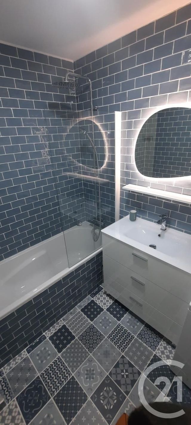 Appartement F3 à louer - 3 pièces - 72.23 m2 - LYON - 69003 - RHONE-ALPES - Century 21 Le 7 De Coeur Appartement F3 à louer - 3 pièces - 72.23 m2 - LYON - 69003 - RHONE-ALPES - Century 21 Le 7 De Coeur