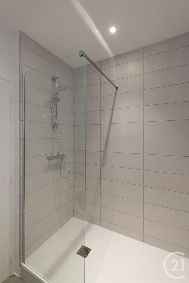 Appartement F4 à louer - 4 pièces - 69.0 m2 - VILLEURBANNE - 69 - RHONE-ALPES - Century 21 Le 7 De Coeur Appartement F4 à louer - 4 pièces - 69.0 m2 - VILLEURBANNE - 69 - RHONE-ALPES - Century 21 Le 7 De Coeur