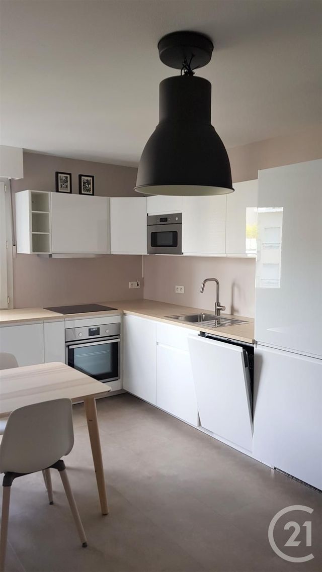 Afficher la photo en grand Appartement T4 à louer - 4 pièces - 63.5 m2 - LYON - 69007 - RHONE-ALPES - Century 21 Le 7 De Coeur