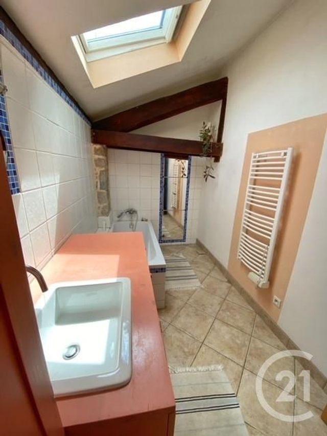 Afficher la photo en grand Appartement T4 à louer - 4 pièces - 81.0 m2 - LYON - 69007 - RHONE-ALPES - Century 21 Le 7 De Coeur