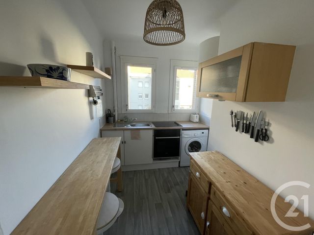 Appartement à louer - 2 pièces - 47.76 m2 - LYON - 69007 - RHONE-ALPES - Century 21 Le 7 De Coeur