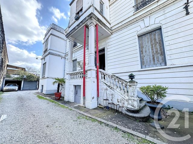 Appartement T3 à louer - 4 pièces - 170.0 m2 - LYON - 69007 - RHONE-ALPES - Century 21 Le 7 De Coeur