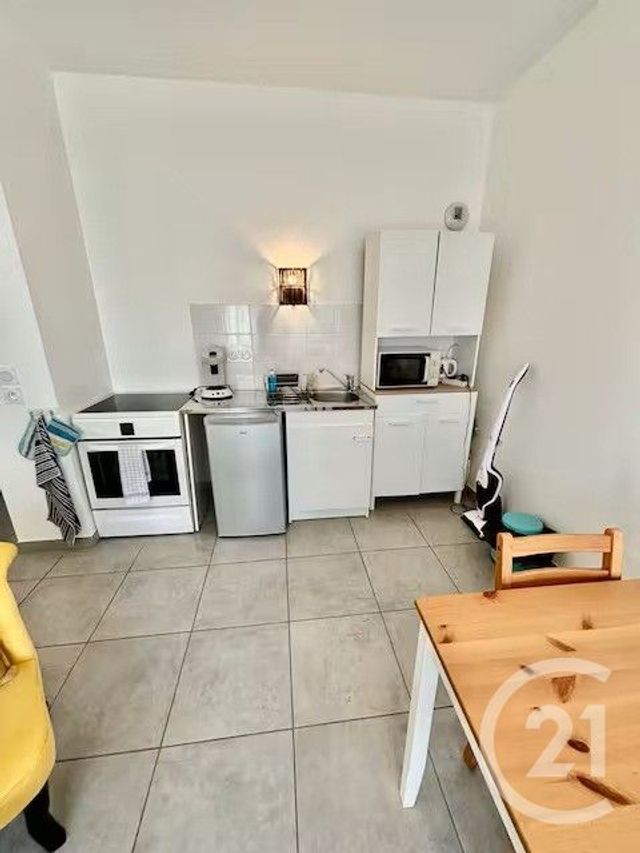 Appartement F1 à louer - 1 pièce - 29.5 m2 - VENISSIEUX - 69 - RHONE-ALPES - Century 21 Le 7 De Coeur