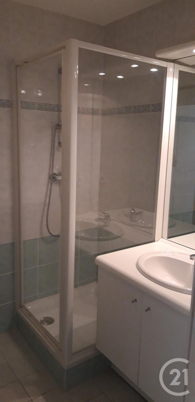 Afficher la photo en grand Appartement F2 à louer - 2 pièces - 45.5 m2 - LYON - 69003 - RHONE-ALPES - Century 21 Le 7 De Coeur