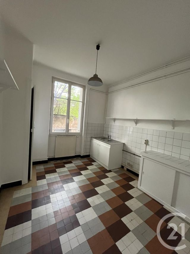Appartement F2 à louer - 2 pièces - 55.52 m2 - LYON - 69007 - RHONE-ALPES - Century 21 Le 7 De Coeur
