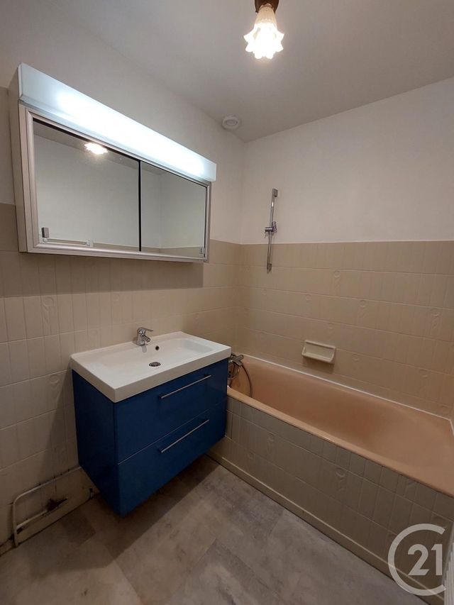 Appartement T2 à louer - 3 pièces - 56.86 m2 - LYON - 69007 - RHONE-ALPES - Century 21 Le 7 De Coeur